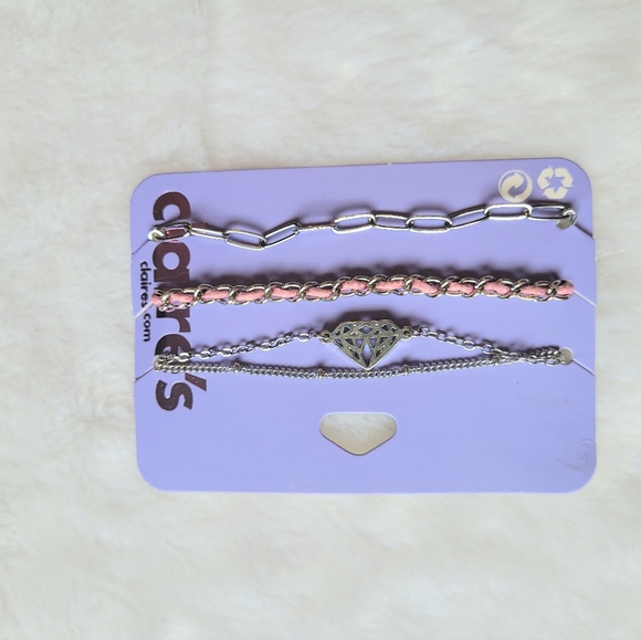 CLAIRE'S Bundle: Lip Gloss, Friendship Bracelets and Rings - Picture 4 of 6